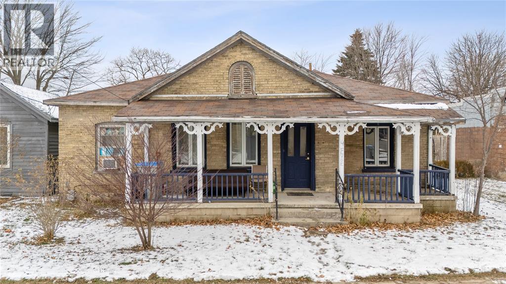 4 CLYDE STREET - Photo 2 of 29, Lambton Shores, Ontario