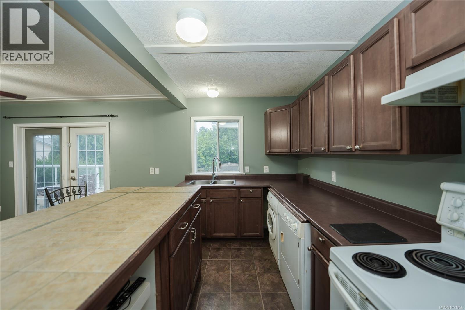 505 Windthrop Rd, Colwood