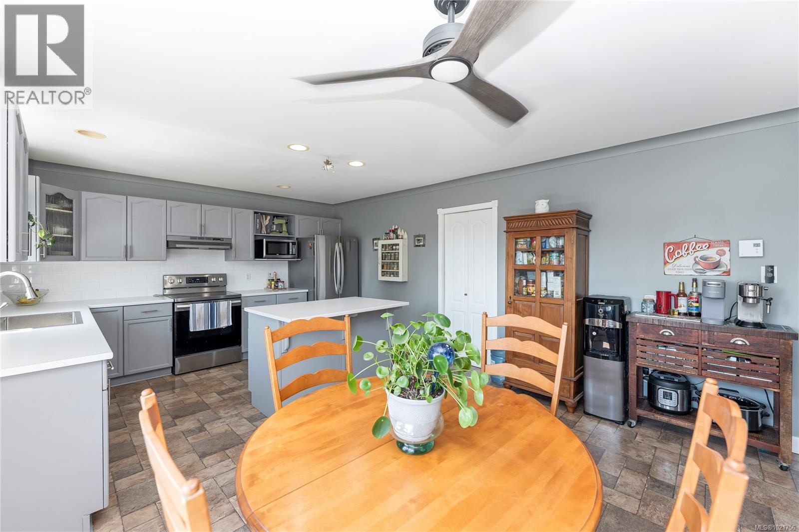 505 Windthrop Rd, Colwood