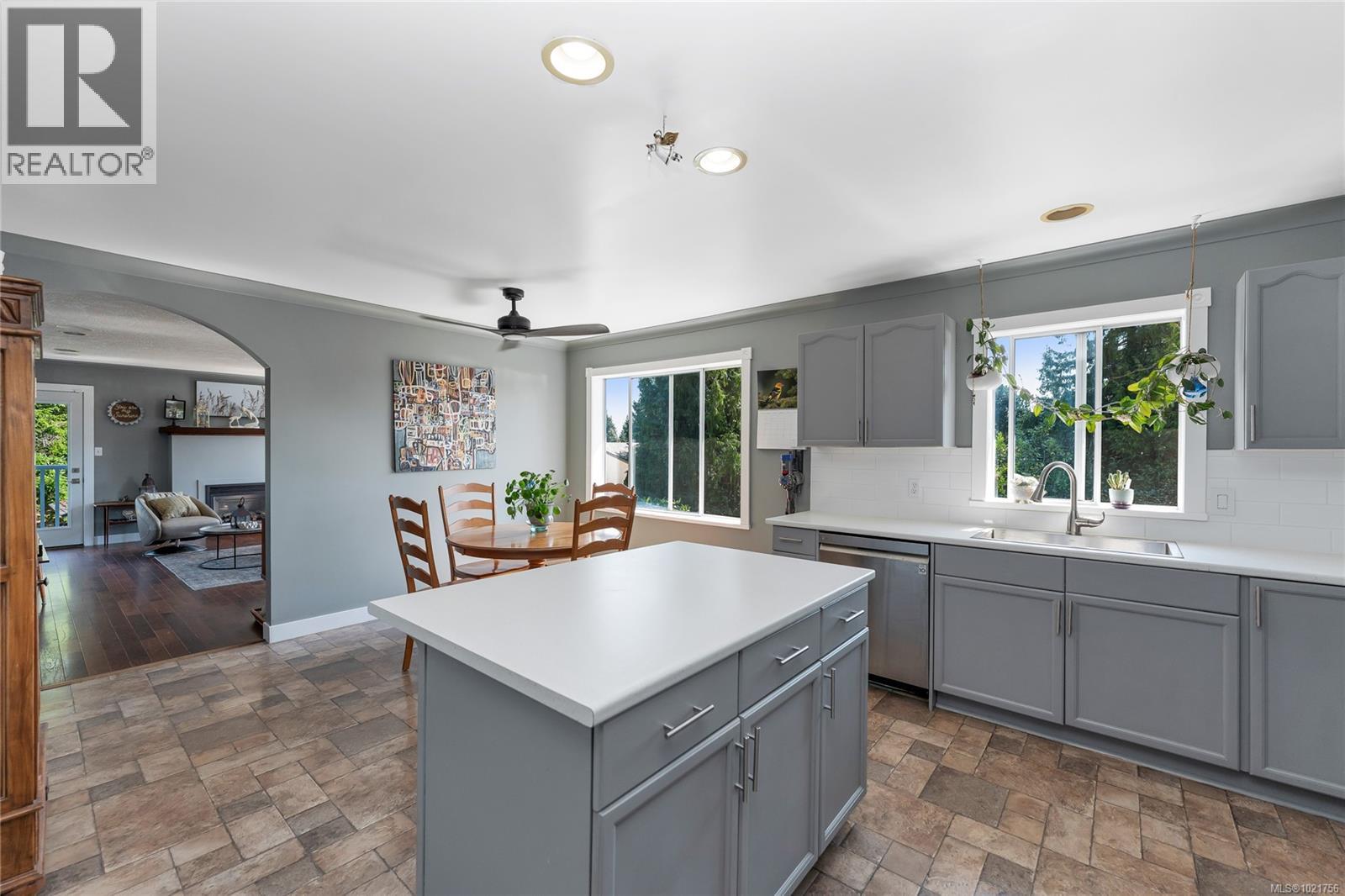 505 Windthrop Rd, Colwood