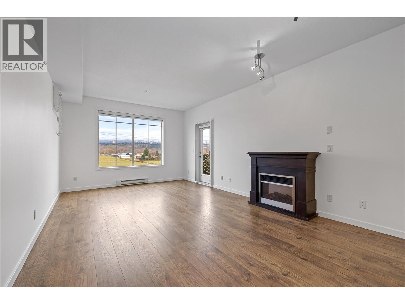 305 3735 Casorso Road, Kelowna