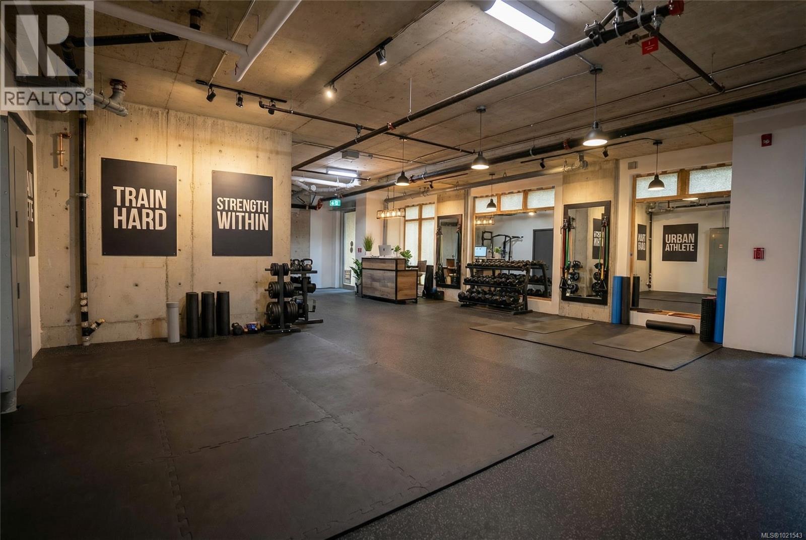 1303 Hillside Ave, Victoria