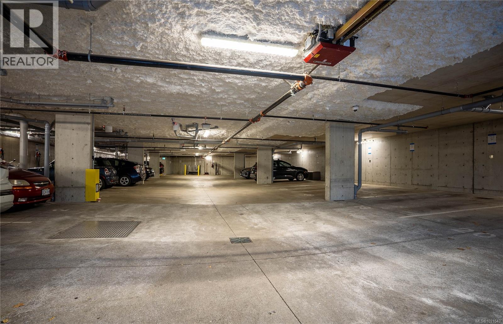 1303 Hillside Ave, Victoria