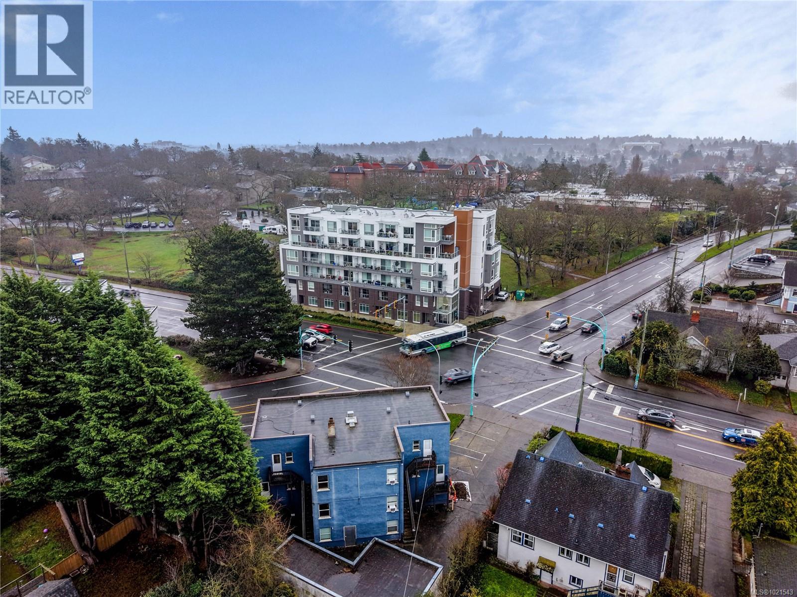 1303 Hillside Ave, Victoria