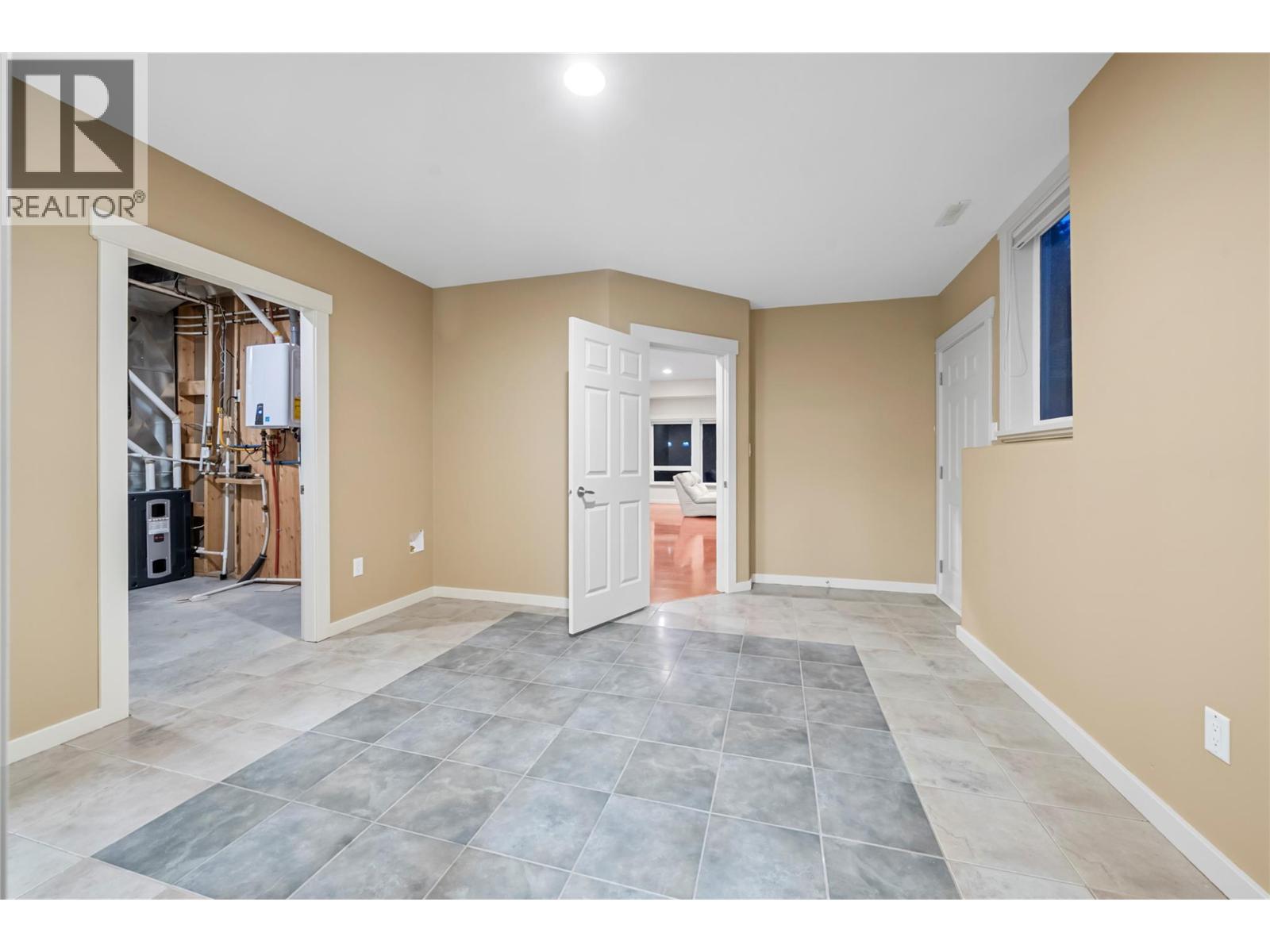 2470 24 Avenue NE, Salmon Arm