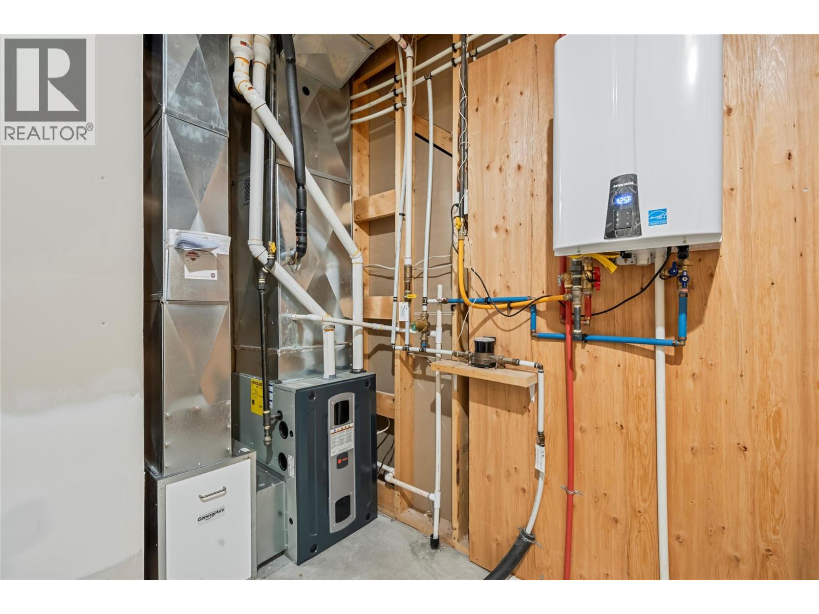 2470 24 Avenue NE, Salmon Arm