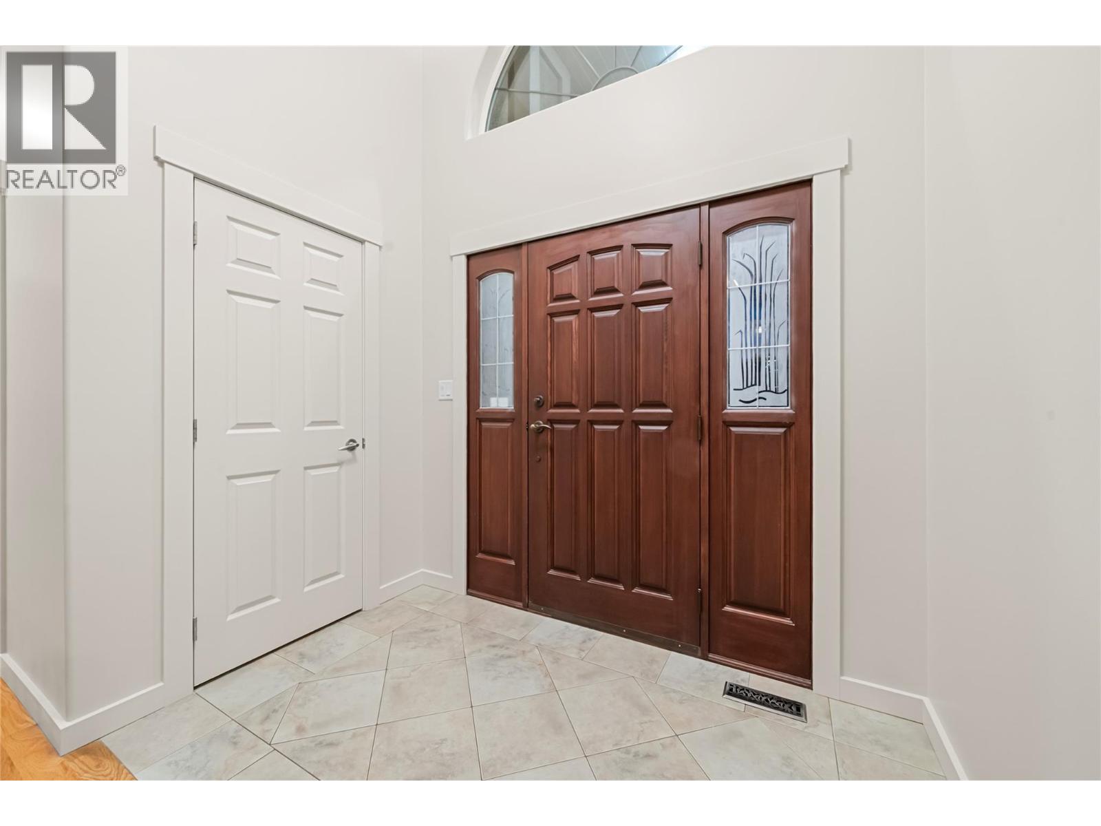 2470 24 Avenue NE, Salmon Arm