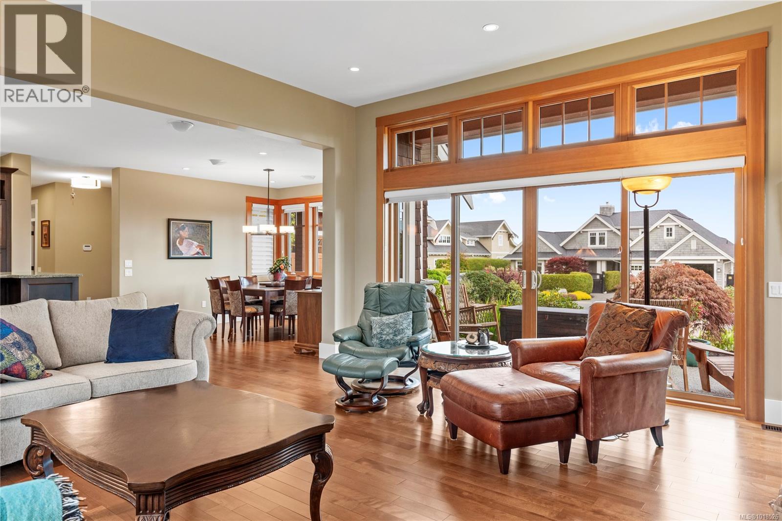 942 Bluffs Dr, Qualicum Beach