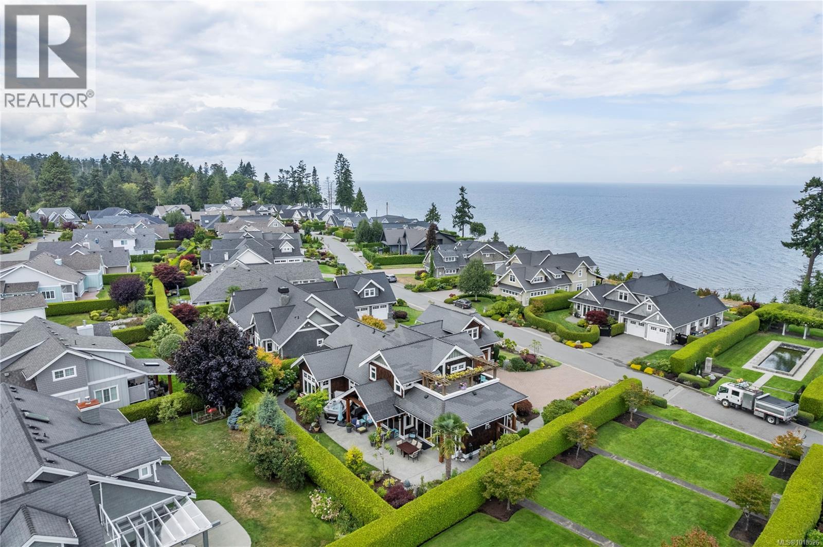 942 Bluffs Dr, Qualicum Beach