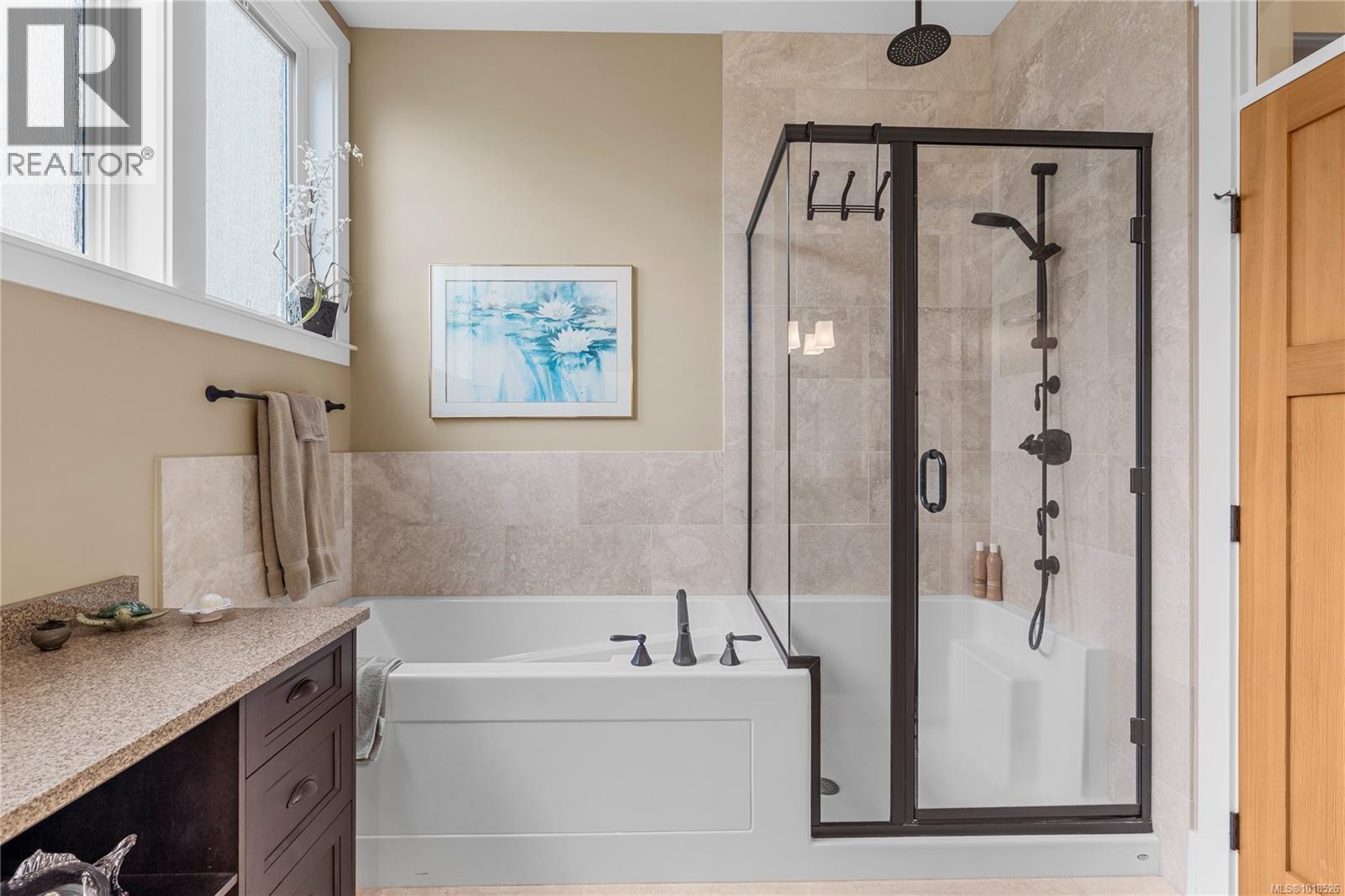 942 Bluffs Dr, Qualicum Beach