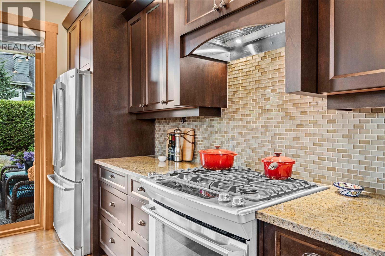 942 Bluffs Dr, Qualicum Beach