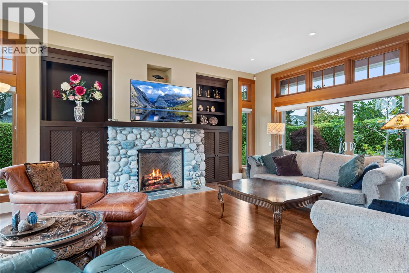 942 Bluffs Dr, Qualicum Beach