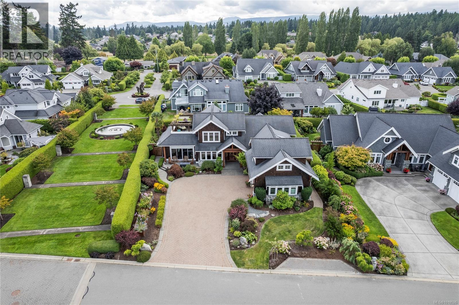 942 Bluffs Dr, Qualicum Beach