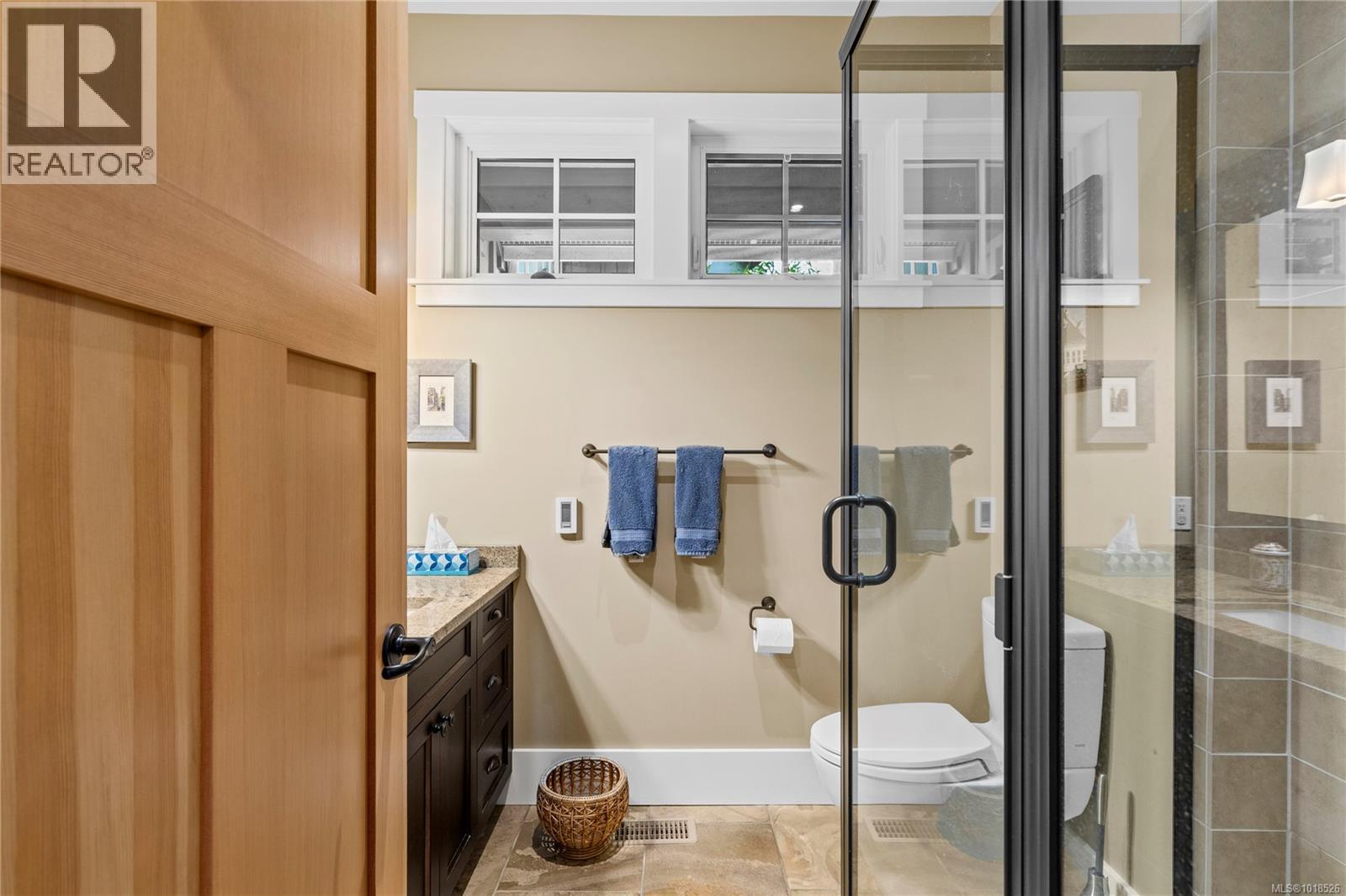 942 Bluffs Dr, Qualicum Beach