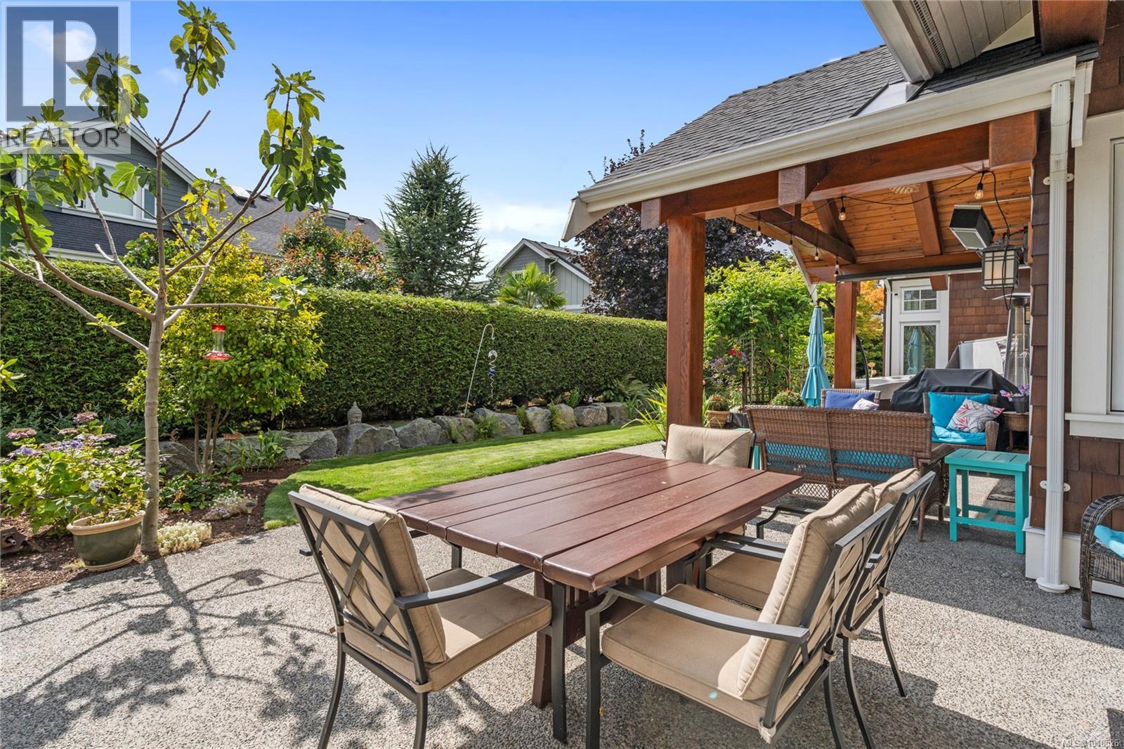 942 Bluffs Dr, Qualicum Beach