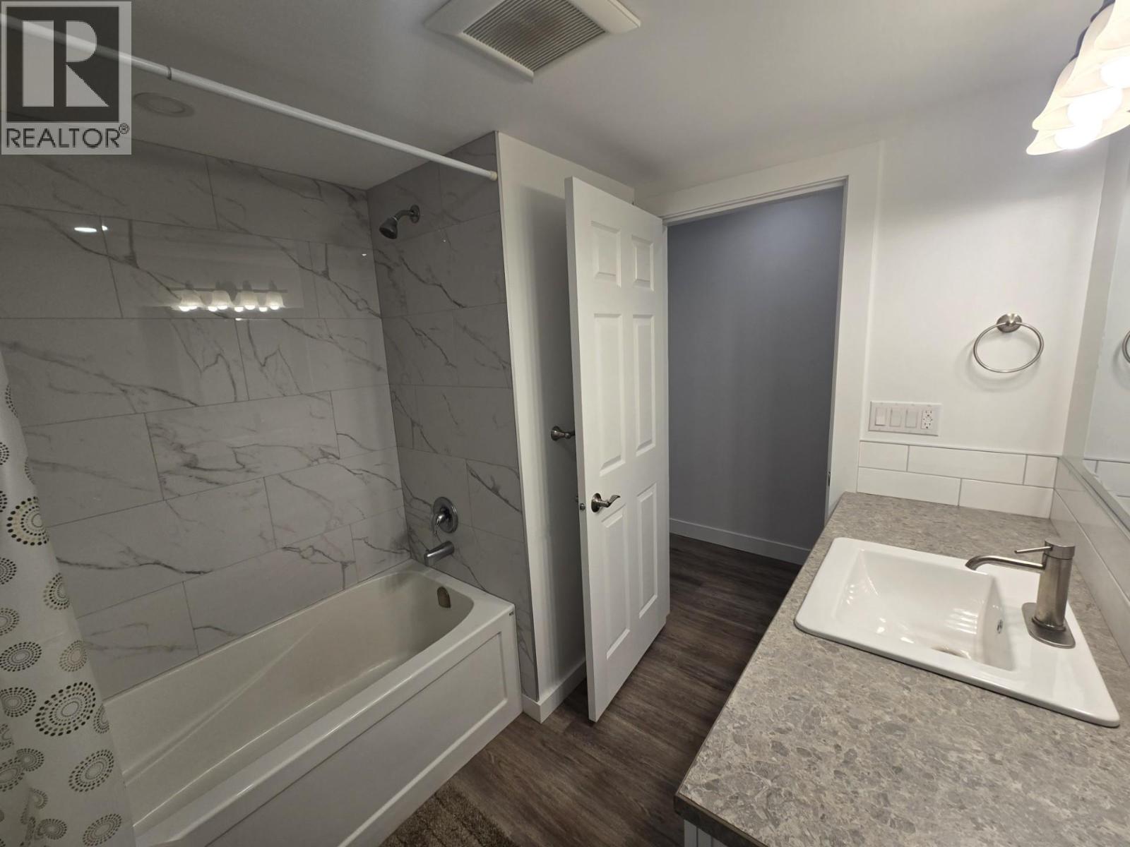 #9 4029 BROADWATER ROAD - 8