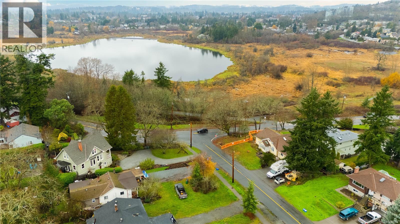  900 Lodge Avenue, Saanich