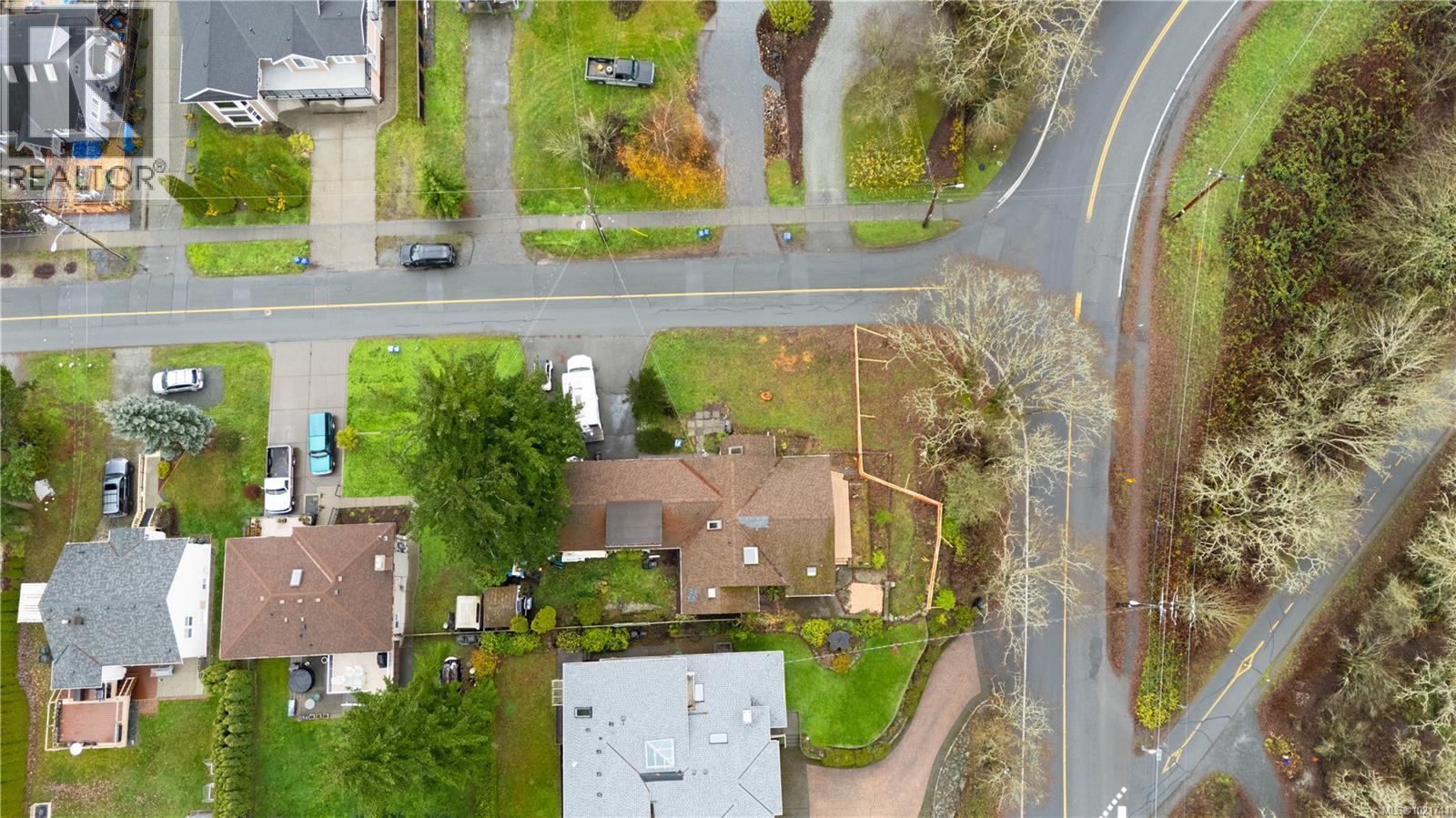  900 Lodge Avenue, Saanich