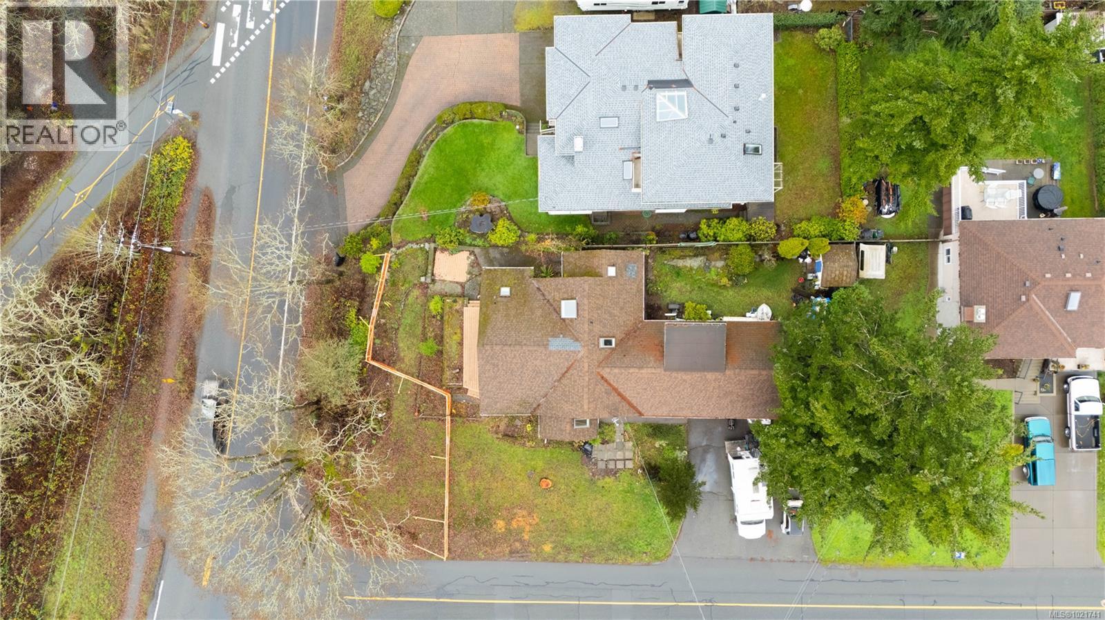  900 Lodge Avenue, Saanich