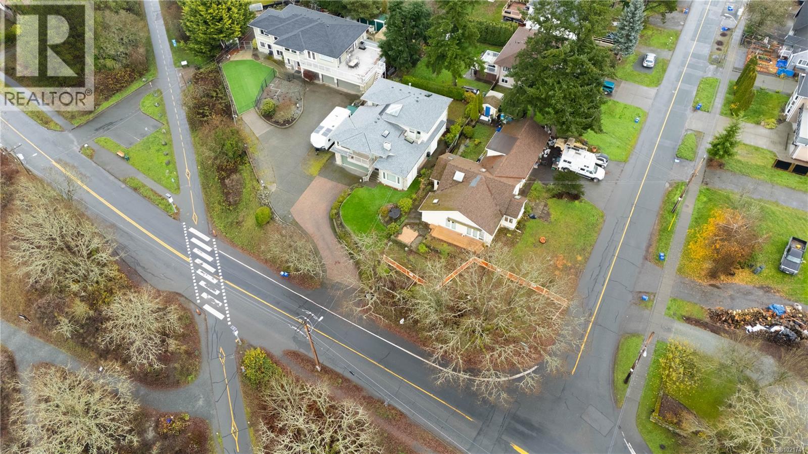  900 Lodge Avenue, Saanich