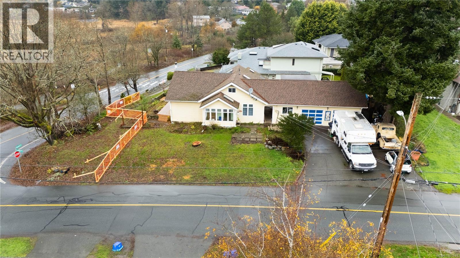  900 Lodge Avenue, Saanich