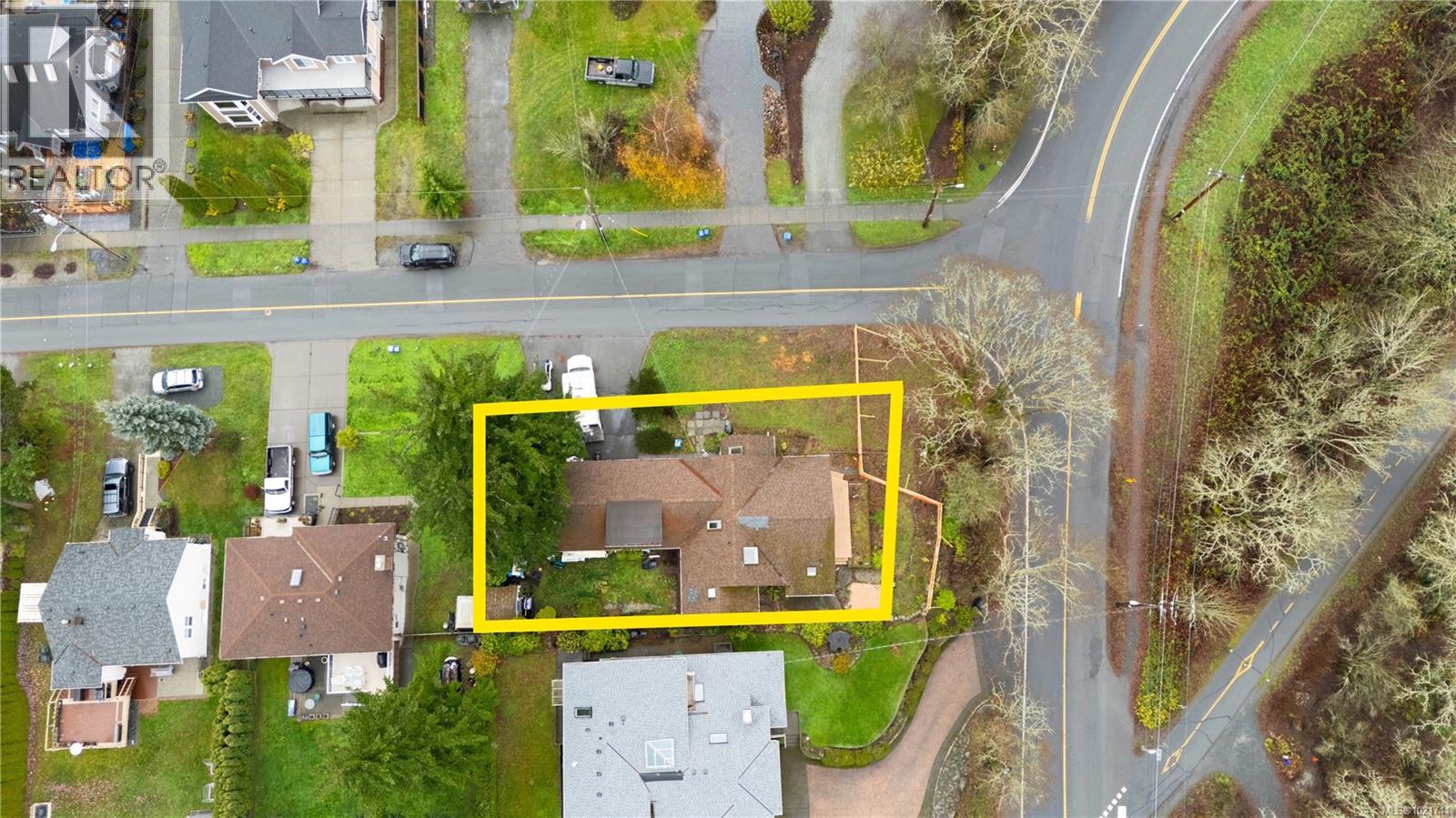  900 Lodge Avenue, Saanich