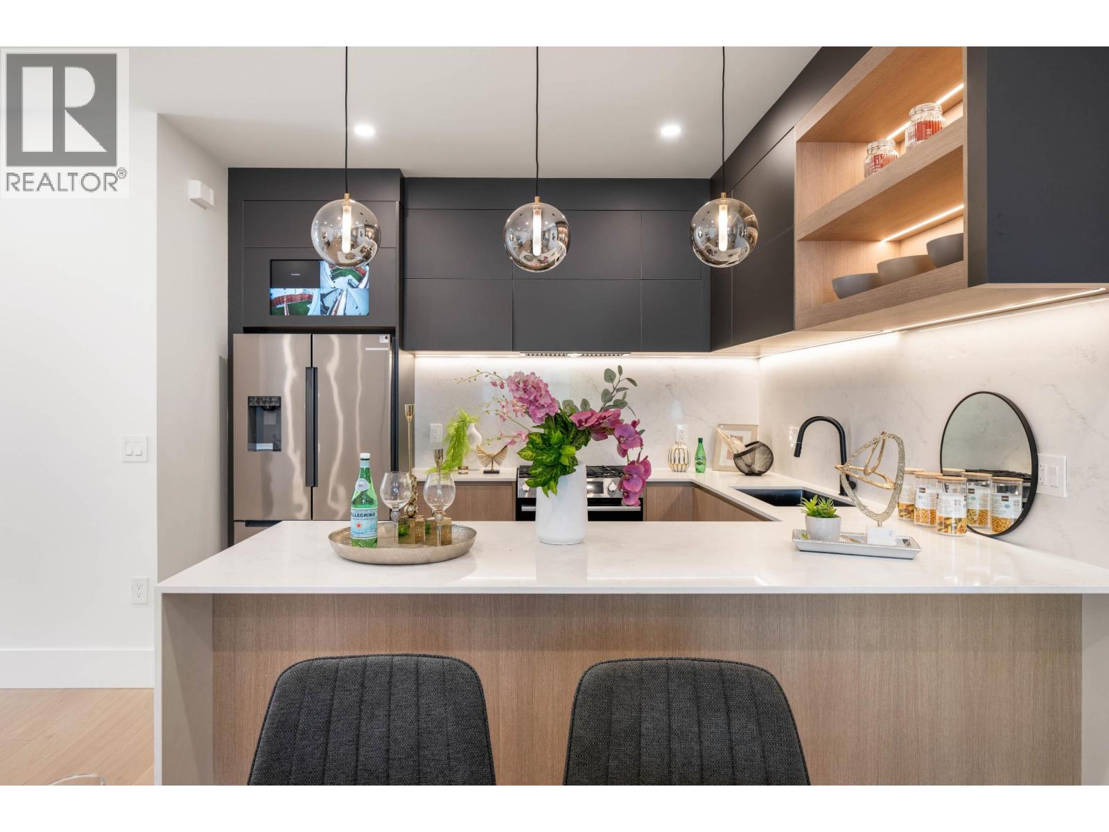 3 3065 CHARLES STREET, Vancouver