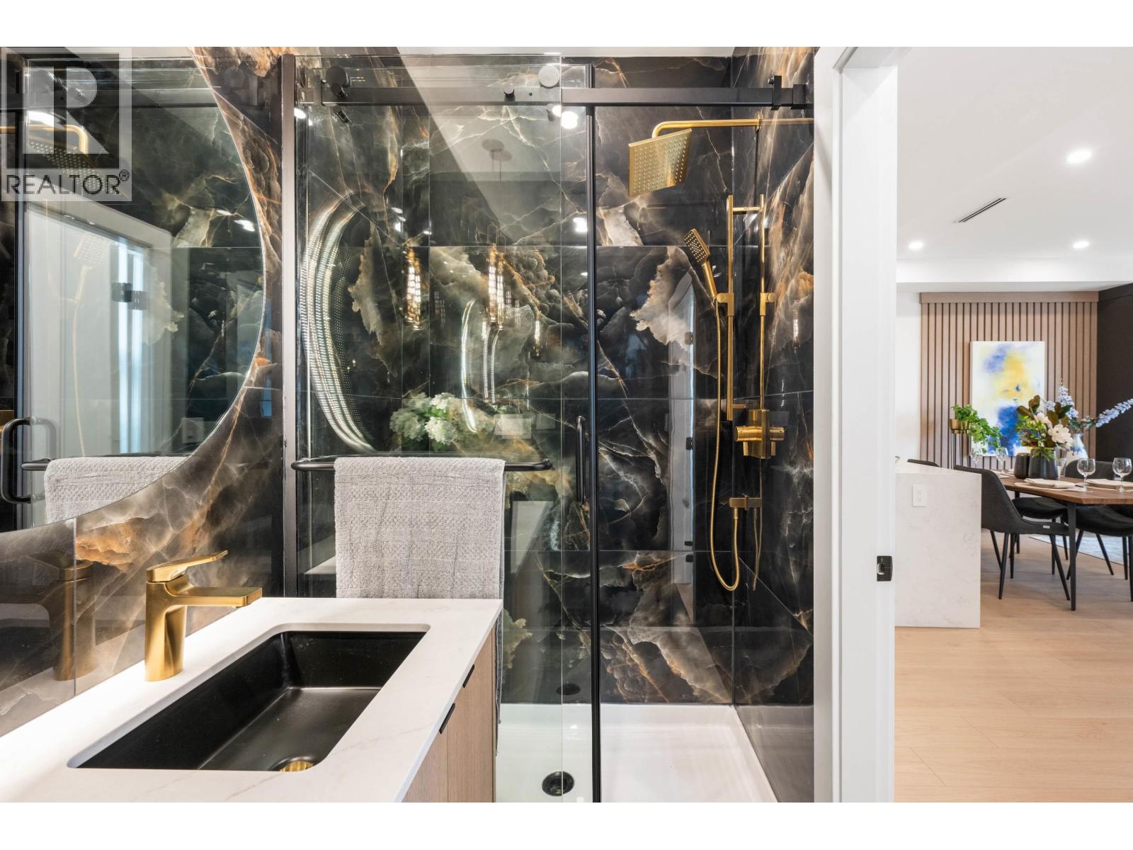 3 3065 CHARLES STREET, Vancouver