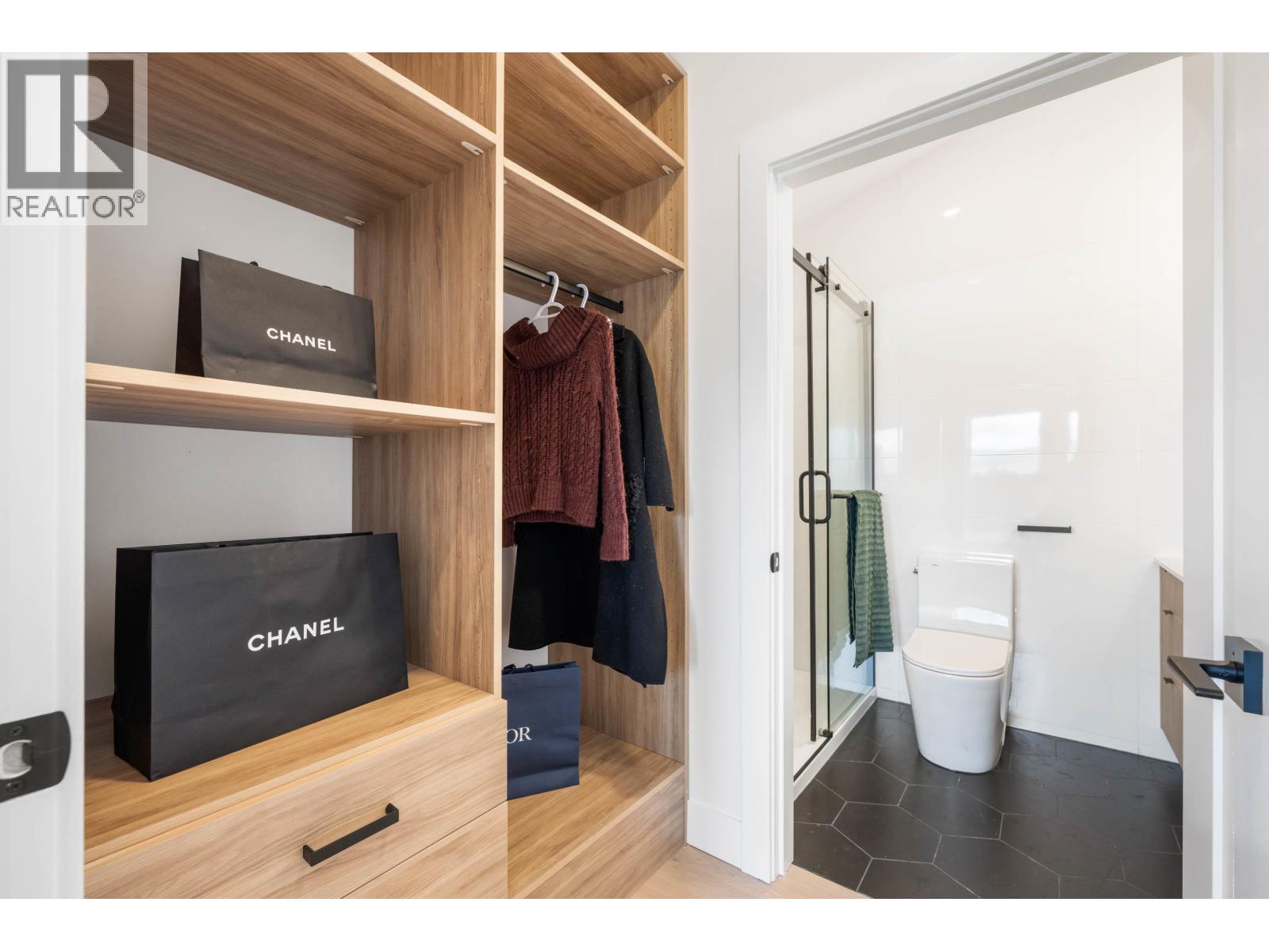 3 3065 CHARLES STREET, Vancouver