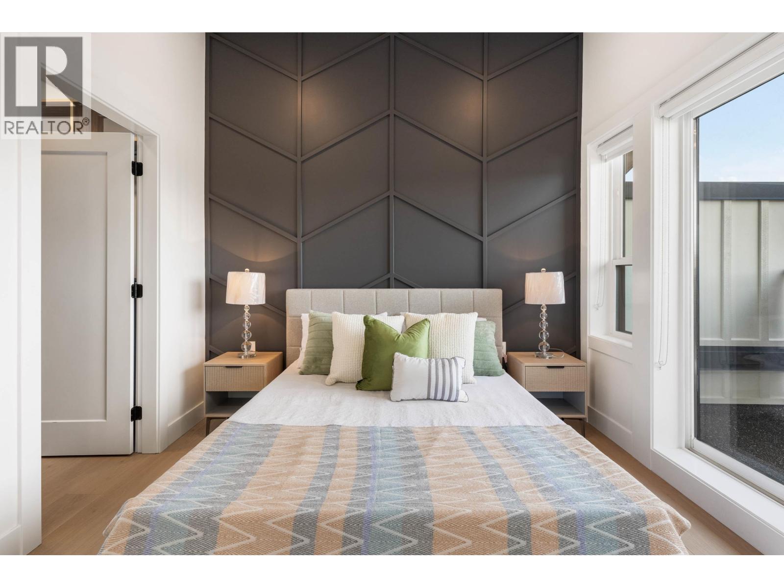 3 3065 CHARLES STREET, Vancouver