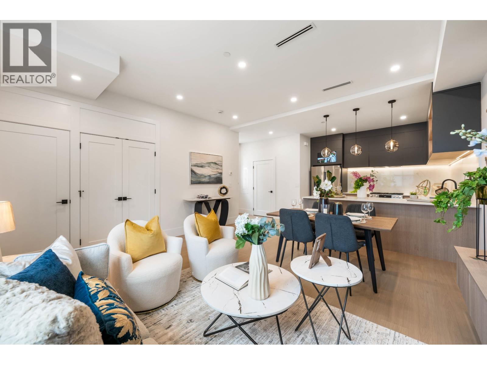 3 3065 CHARLES STREET, Vancouver