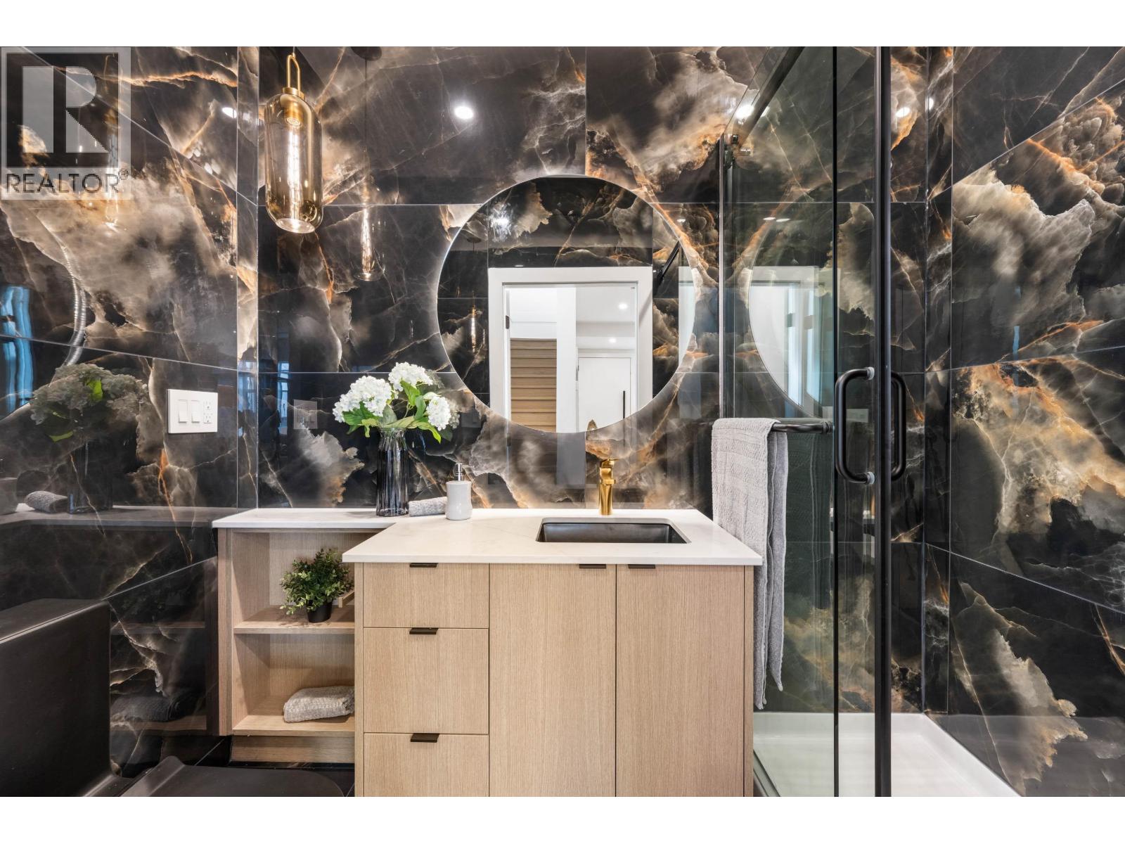 3 3065 CHARLES STREET, Vancouver