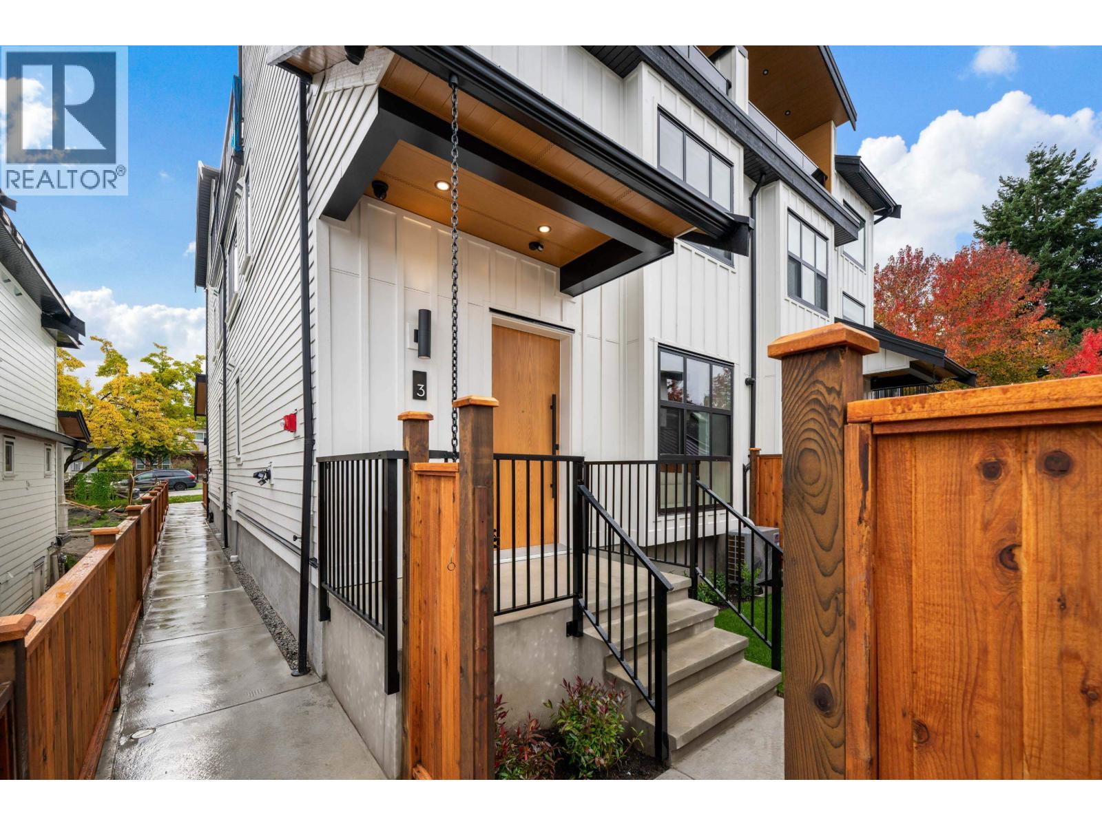 3 3065 CHARLES STREET, Vancouver