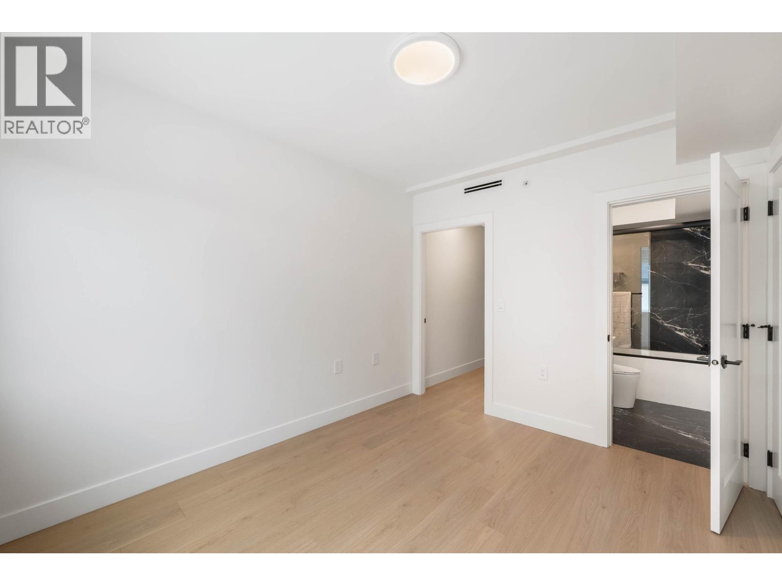 3 3065 CHARLES STREET, Vancouver