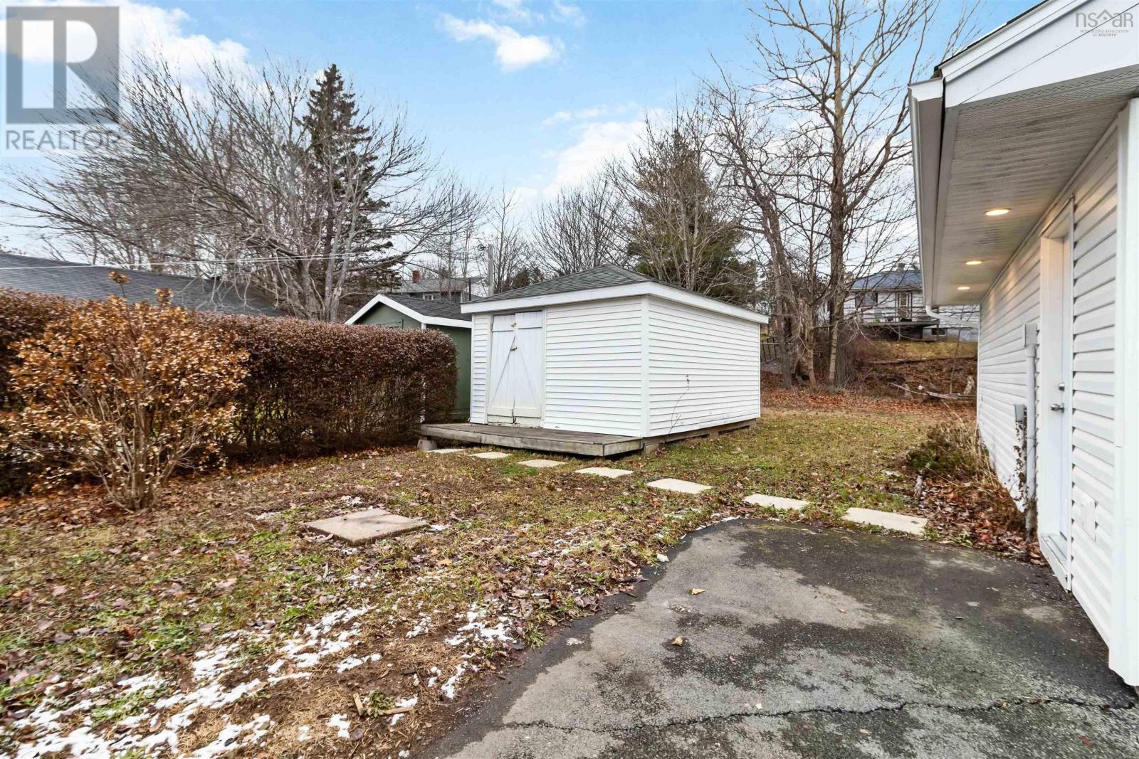 Property 27 of 31 of 16 Pauline Crescent