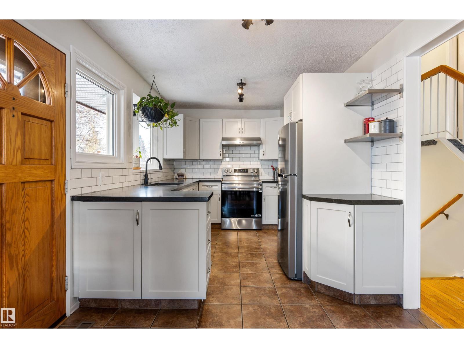 2707 138 AV NW, Edmonton