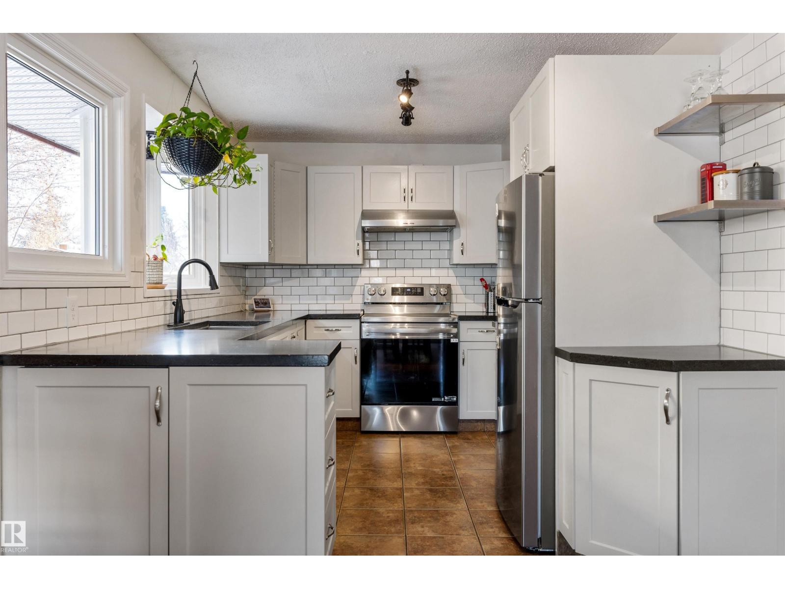 2707 138 AV NW, Edmonton