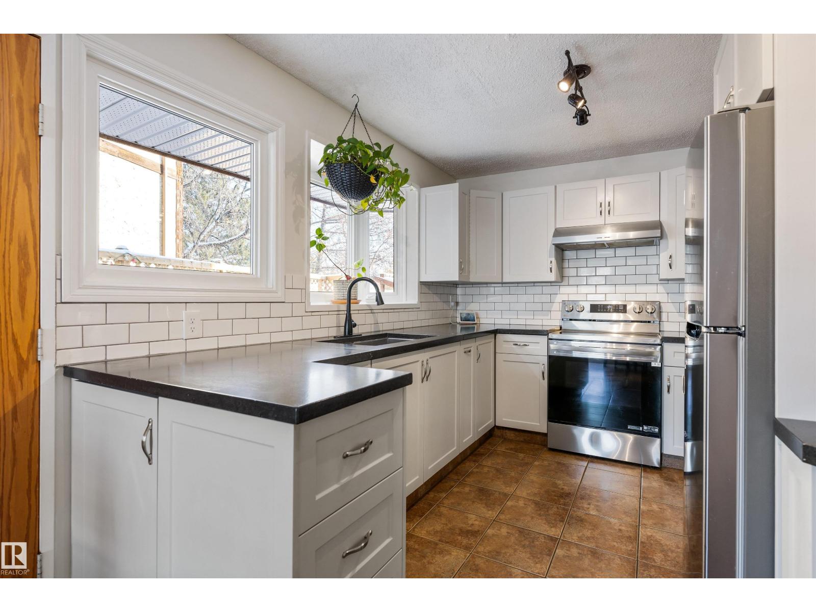 2707 138 AV NW, Edmonton