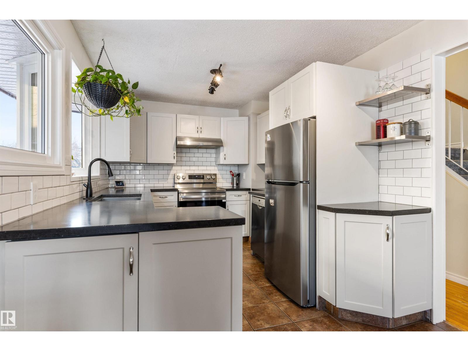 2707 138 AV NW, Edmonton