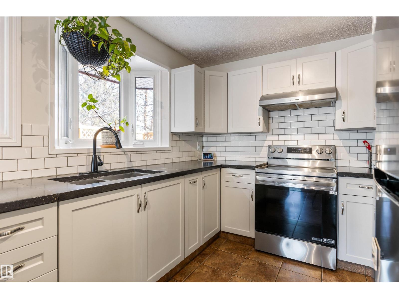 2707 138 AV NW, Edmonton