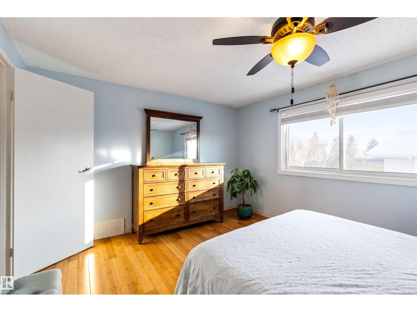 2707 138 AV NW, Edmonton