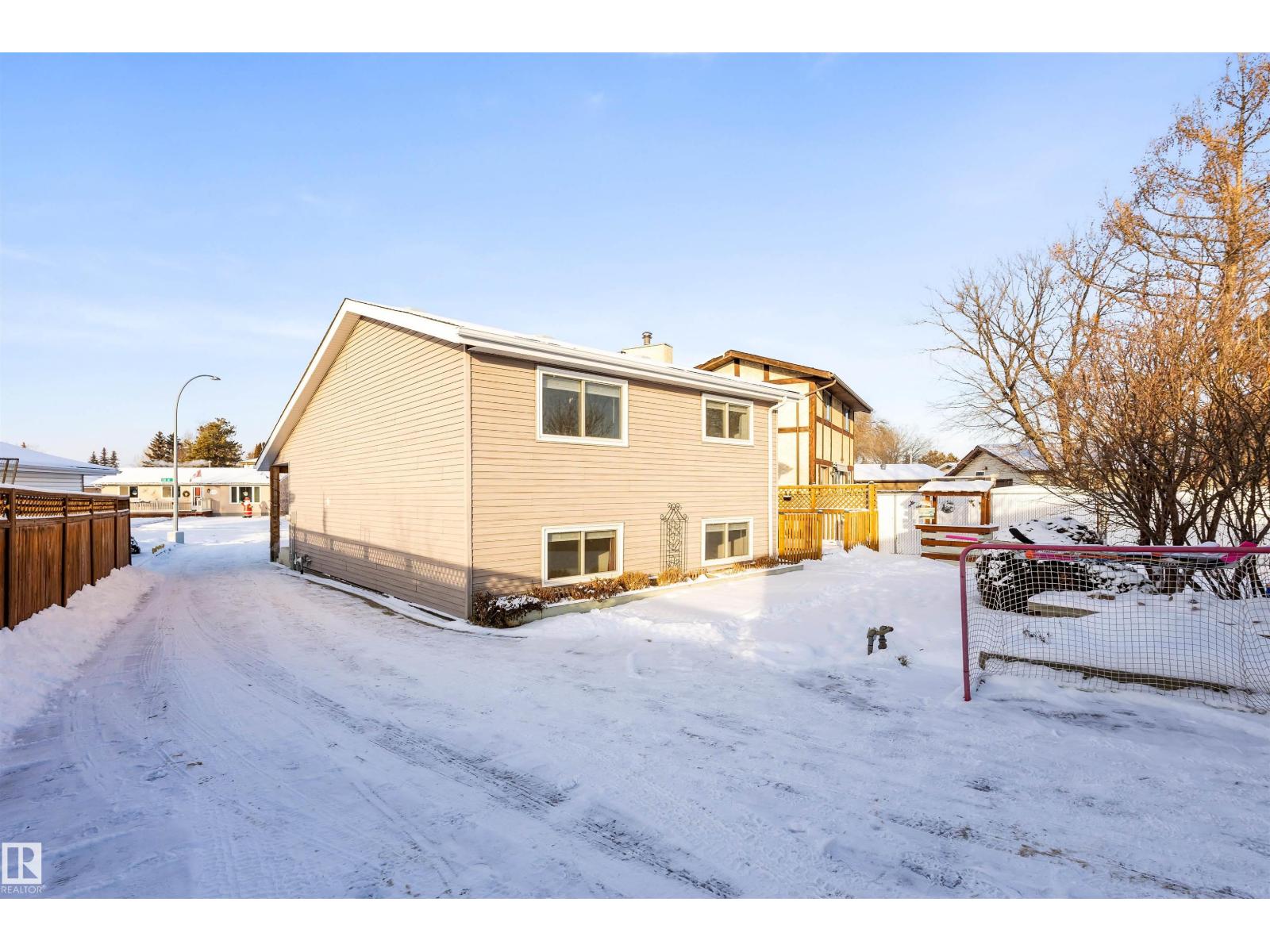 2707 138 AV NW, Edmonton