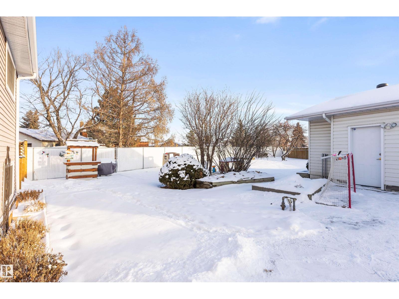 2707 138 AV NW, Edmonton