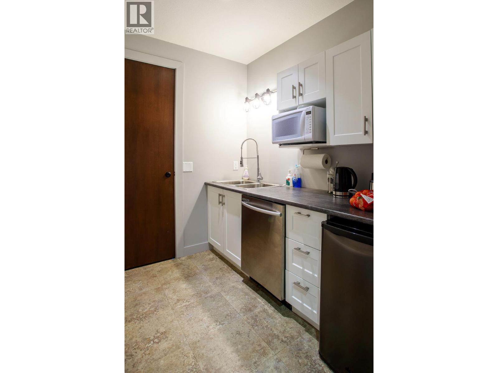 200 1455 Ellis Street, Kelowna