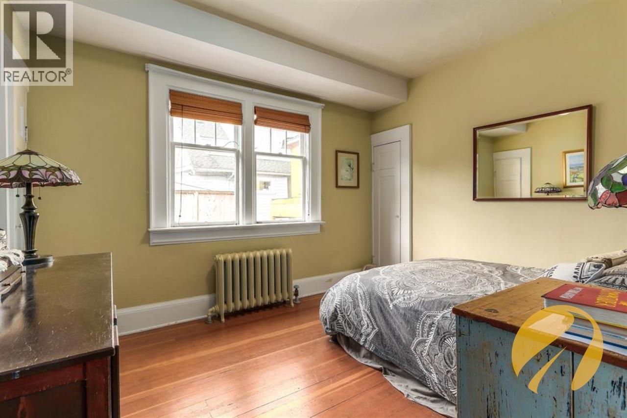 3868 W 10 AVENUE, Vancouver