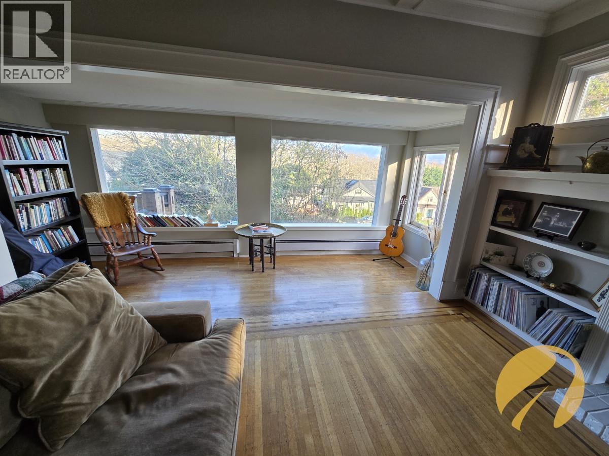 3868 W 10 AVENUE, Vancouver