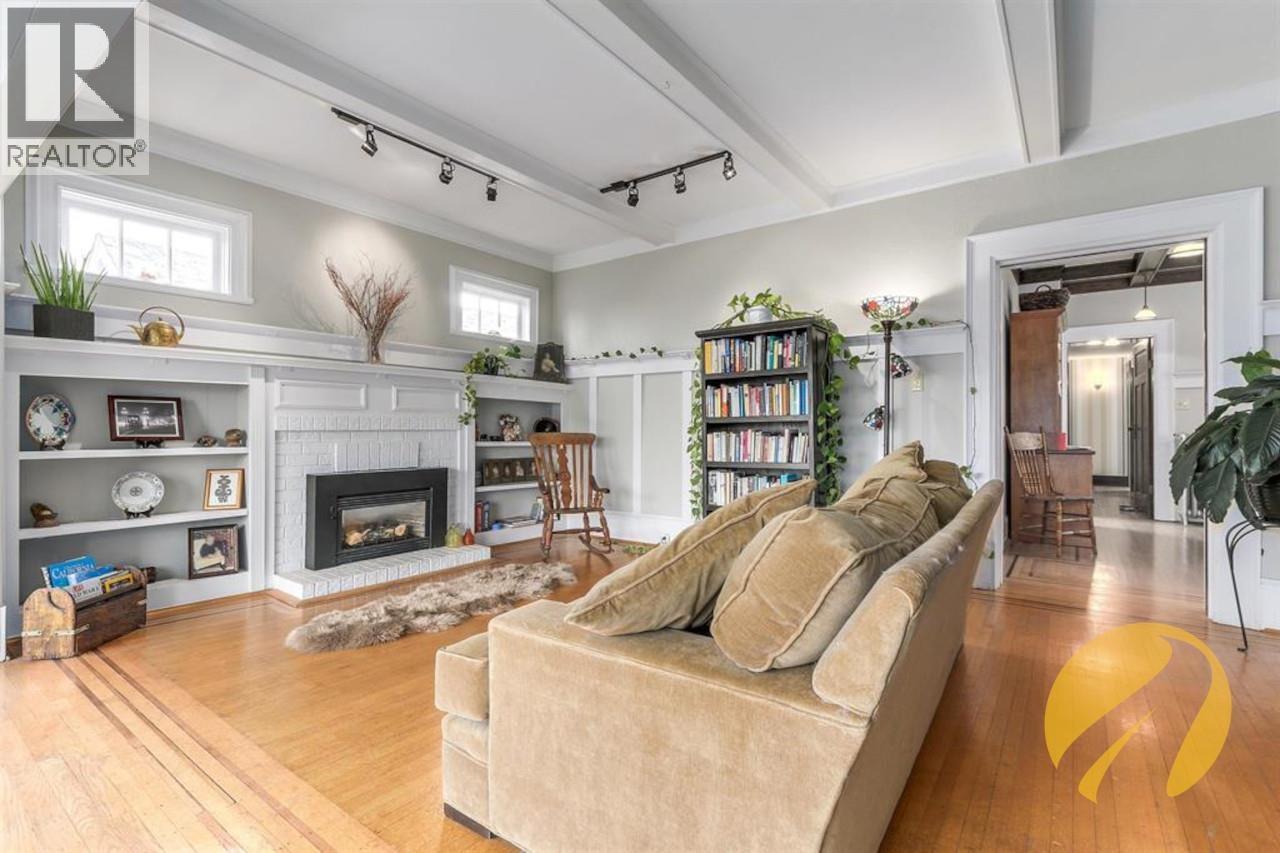 3868 W 10 AVENUE, Vancouver