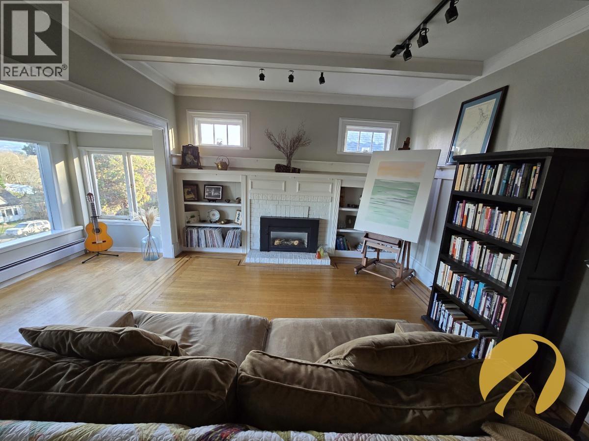 3868 W 10 AVENUE, Vancouver