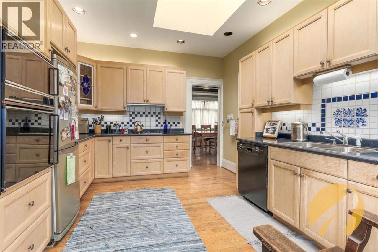 3868 W 10 AVENUE, Vancouver