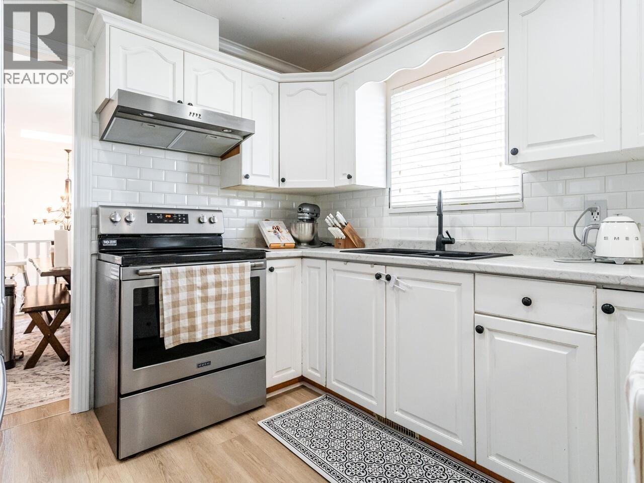 1986 FRASER AVENUE, Port Coquitlam